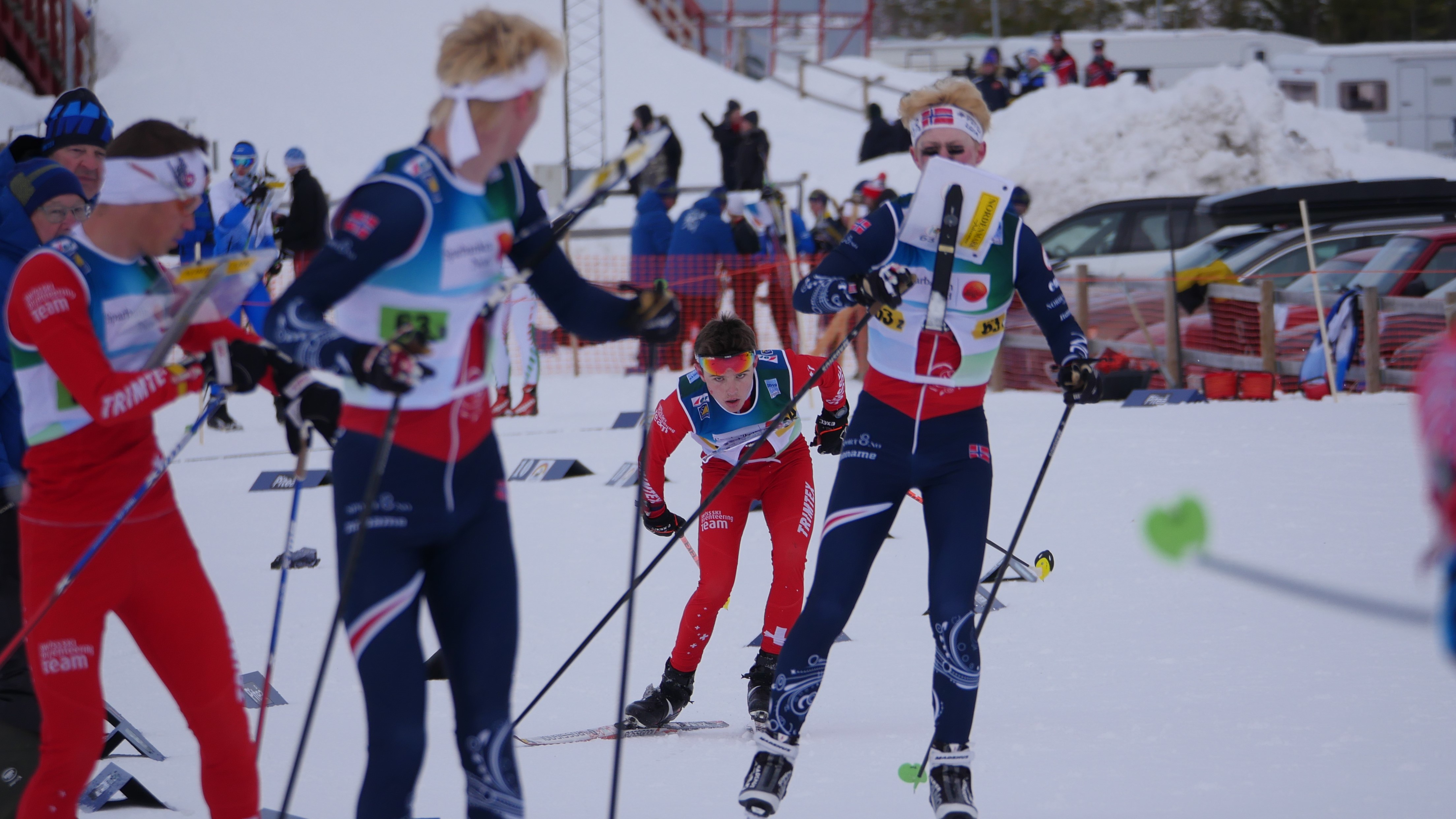 2019 JWSOC Relay SUI BronzeTeam Übergabe2 Jordi Müller hinterNorwegen 2