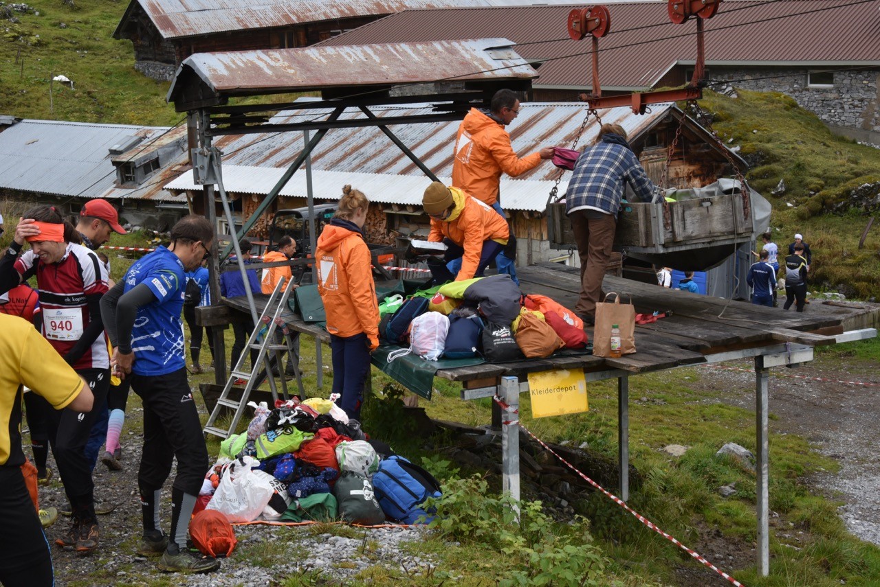Spezieller Kleidertransport in der Bergwelt